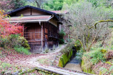 Tsumago, Edo döneminden beri Japonya 'nın geleneksel posta kasabası. Ünlü Nakasendo yolu Magome ve Tsumago kasabaları arasında uzanıyor..