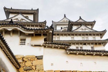 Japonya, Kansai 'deki Himeji Kalesi. Himeji 'nin adı Beyaz Balıkçıl Kalesi.