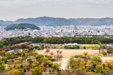 Japonya, Kansai 'deki Himeji Kalesi. Himeji 'nin adı Beyaz Balıkçıl Kalesi.