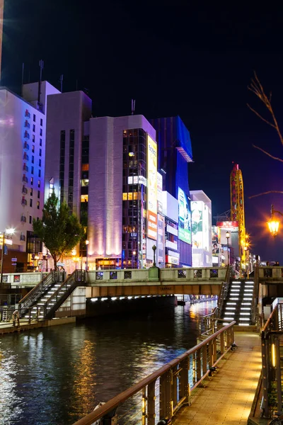 Osaka Japão Novembro 2015 Sinais Luminosos Brilhantes Nas Margens Canal — Fotografia de Stock