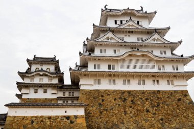 Japonya, Kansai 'deki Himeji Kalesi. Himeji 'nin adı Beyaz Balıkçıl Kalesi.