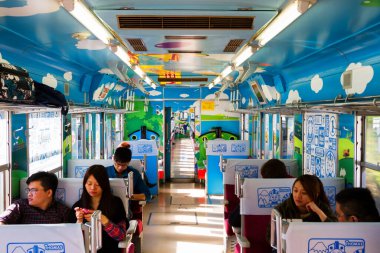 FUJIKAWAGUCHIKO, JAPONYA - 23 Kasım 2015 'te Thomas Land Fujikawaguchiko, Japonya' da. Otsuki ve Kawaguchiko arasındaki Fujikyu Demiryolu Hattı.