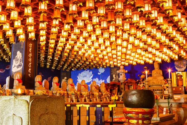 Laternen Hängen Auf Dem Buddhistischen Tempeldach Miyajima Japan — Stockfoto