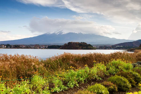 Temporada Otoño Montaña Fuji Con Hojas Rojas Lago Kawaguchiko Japón — Foto de Stock