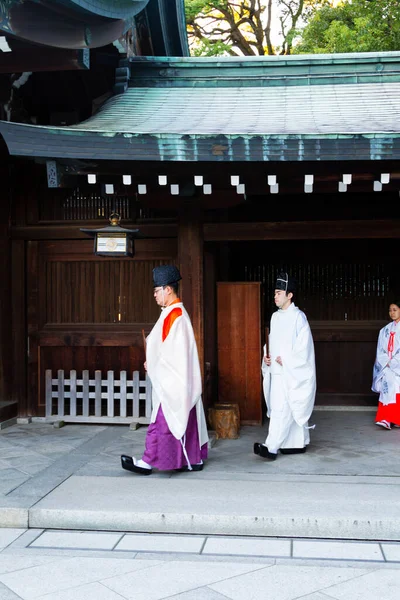 11月21日 2015年11月21日在日本东京明治静水神社举行的典型婚礼庆祝仪式 — 图库照片