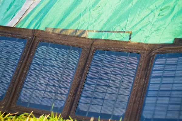 Painel Solar Dobrável Acampamento Base Montanha — Fotografia de Stock