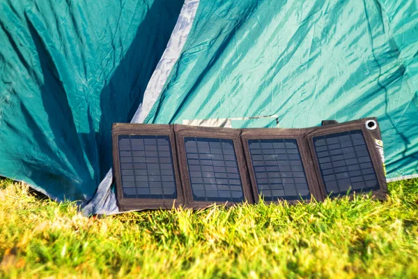 Zakopane Polónia Outubro 2015 Painel Solar Dobrável Carrega Telefone Celular — Fotografia de Stock