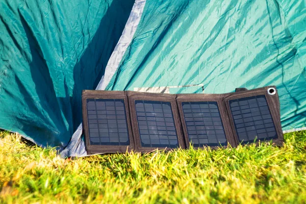 Zakopane Polónia Outubro 2015 Painel Solar Dobrável Carrega Telefone Celular — Fotografia de Stock