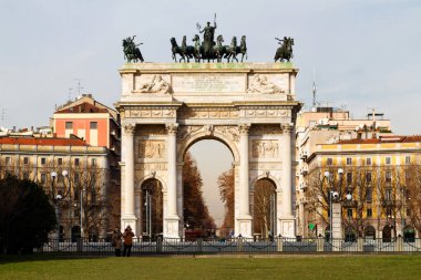 Milano 'da Barış Kemeri (Arco della Pace). İtalya