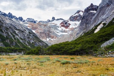 Olağanüstü manzara Laguna Esmeralda, Ushuaia, Tierra del Fuego, Patagonya, Arjantin, Güney Amerika
