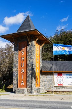 USHUAIA, ARGENTINA - 20 HAZİRAN 2016: Ushuaia karşılama tabelası, Tierra del Fuego, Arjantin