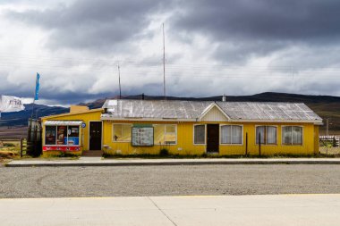 Paso Ro Don Guillermo, Şili - 28 Ocak 2016: Patagonya 'daki Şili ve Arjantin sınırındaki eski kereste kafeteryası