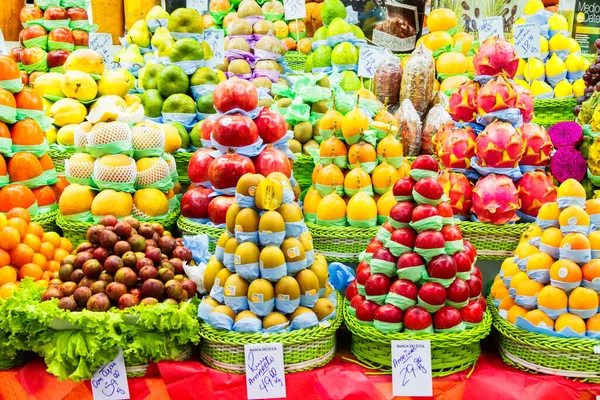 Sao Paulo Brasilien Januari 2016 Färgglada Färsk Frukt Står Den — Stockfoto