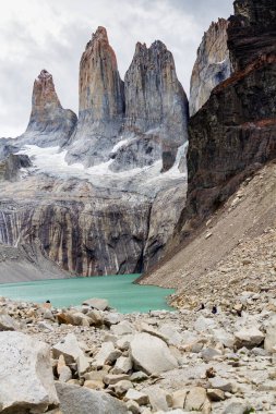 Patagonya, Şili 'deki Torres del Paine Ulusal Parkı' nda yeşil göl