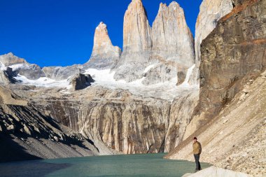 Patagonya, Şili 'deki Torres del Paine Ulusal Parkı' nda yeşil göl