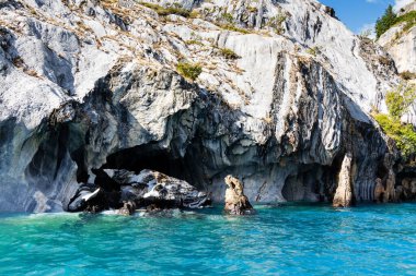 Eşsiz mermer mağaralar (Capillas del Marmol). General Carrera Gölü, Lago Buenos Aires 'i de çağırır. Patagonya 'nın kuzeyinde. Şili.