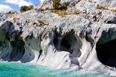 Eşsiz mermer mağaralar (Capillas del Marmol). General Carrera Gölü, Lago Buenos Aires 'i de çağırır. Patagonya 'nın kuzeyinde. Şili.