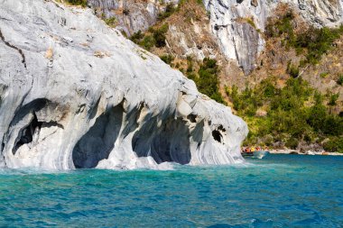 Eşsiz mermer mağaralar (Capillas del Marmol). General Carrera Gölü, Lago Buenos Aires 'i de çağırır. Patagonya 'nın kuzeyinde. Şili.