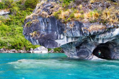 Eşsiz mermer mağaralar (Capillas del Marmol). General Carrera Gölü, Lago Buenos Aires 'i de çağırır. Patagonya 'nın kuzeyinde. Şili.
