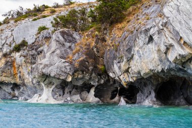 Eşsiz mermer mağaralar (Capillas del Marmol). General Carrera Gölü, Lago Buenos Aires 'i de çağırır. Patagonya 'nın kuzeyinde. Şili.