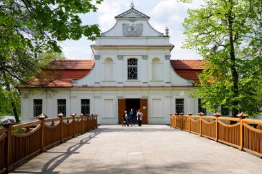 ZWIERZYNIEC, POLAND - 3 Mayıs 2016: Polonya 'nın Zwierzyniec kentindeki bir adada Nepomuk Kilisesi St.John' s