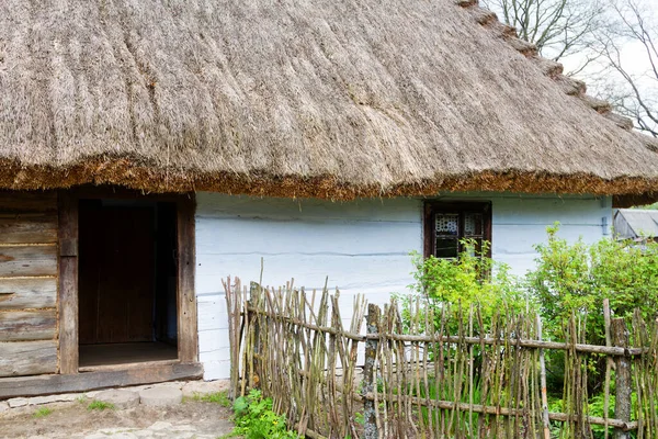 Guciow Poland May 2016 波兰Guciow一个露天民族志博物馆的旧木屋 遗产公园坐落在森林旁边 是波兰几个世纪以来典型的村庄 — 图库照片