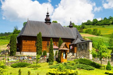 Polonya 'nın Beskid Sadecki kentindeki Wierchomla köyündeki güzel katolik kilisesi