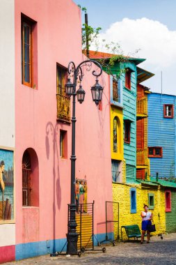 BUENOS AIRES, 23 Şubat 2016: Buenos Aires, Arjantin 'in La Boca mahallesindeki renkli Caminito Caddesi