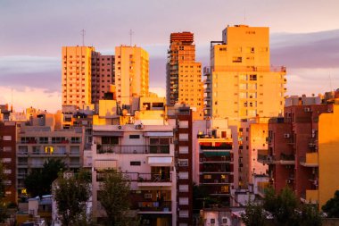 Buenos Aires 'in hava manzarası, Arjantin. Gün batımı ılık ışık görünümü