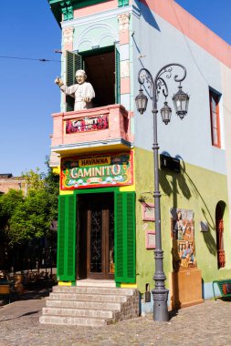 La Boca, renkli evleri ve yaya sokakları ile Arjantin 'i ziyaret eden turistler için popüler bir yer..