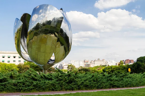 Floralis Generica Sculpture Made Steel Aluminum Located Plaza Las Naciones — Stock Photo, Image