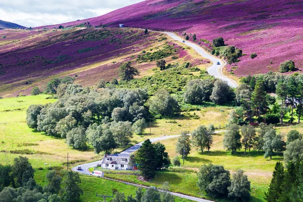 Malebná Silnice Skotské Vysočině Národní Park Cairngorms Poblíž Lyžařského Střediska — Stock fotografie