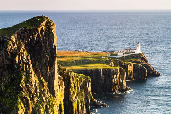 联合王国苏格兰斯凯岛上的内斯特灯塔 — 图库照片