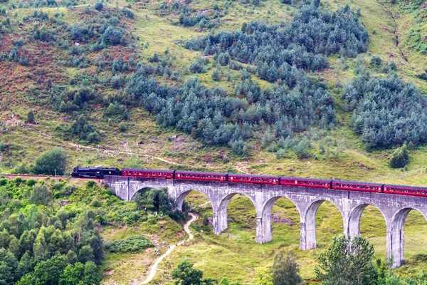 Glenfinnan Railway Viaduct Στη Σκωτία Τρένο Ατμού Jacobite Διέρχεται Πάνω — Φωτογραφία Αρχείου