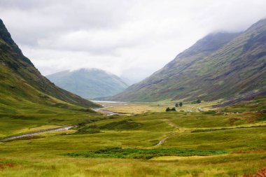 Glencoe ya da Glen Coe dağları ve geçidi, Lochaber, İskoç Higlands, İskoçya 'daki panoramik manzara. Büyük Britanya, İngiltere