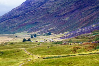 Glencoe ya da Glen Coe dağları ve geçidi, Lochaber, İskoç Higlands, İskoçya 'daki panoramik manzara. Büyük Britanya, İngiltere