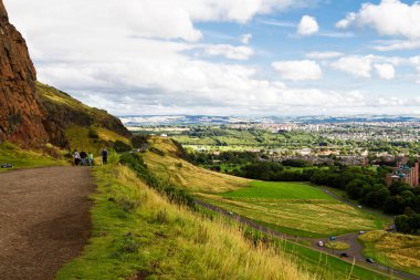 Edinburgh 'un panoramik manzarası - İskoçya' nın başkenti Calton Hill ve Arthur 'un koltuğundan alındı. İngiltere