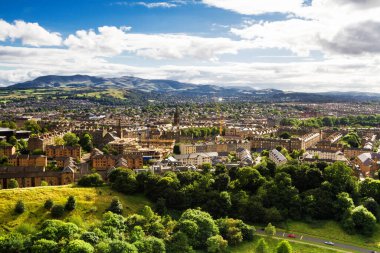 Edinburgh 'un panoramik manzarası - İskoçya' nın başkenti Calton Hill ve Arthur 'un koltuğundan alındı. İngiltere