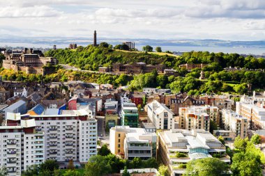 Edinburgh 'un panoramik manzarası - İskoçya' nın başkenti Calton Hill ve Arthur 'un koltuğundan alındı. İngiltere