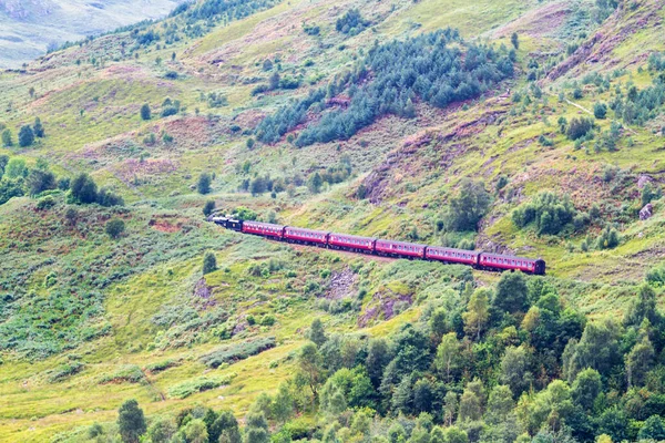 Jacobite Vapeur Express Approchant Glenfinnan Viaduc Ecosse Royaume Uni Train — Photo