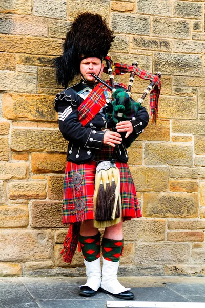 Edinburgh Scotland Reino Unido Circa Agosto 2016 Bagpiper Escocês Vestido — Fotografia de Stock
