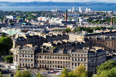 Edinburgh 'un panoramik manzarası - İskoçya' nın başkenti Calton Hill ve Arthur 'un koltuğundan alındı. İngiltere