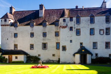 TRAQUAIR, SCOTLAND - 23 AĞUSTOS 2017: İskoçya 'daki en eski meskun ev - İngiltere, Traquair' deki Konak.