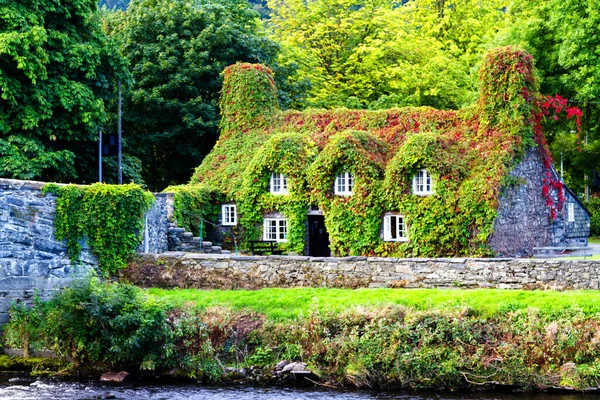 Pont Fawr Híres Középkori Kőhíd Folyó Túloldalán Conwy Által Épített — Stock Fotó