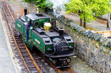 FFESTINIOG, WALES - 29 Ağustos 2016: Snowdonia Ulusal Parkı, Galler, Birleşik Krallık, Avrupa 'daki Ffestiniog Buhar Demiryolu