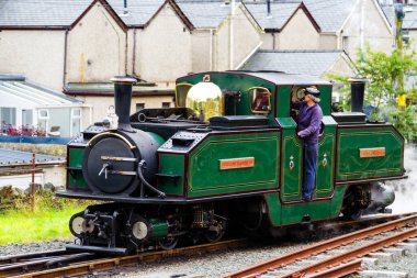 FFESTINIOG, WALES - 29 Ağustos 2016: Snowdonia Ulusal Parkı, Galler, Birleşik Krallık, Avrupa 'daki Ffestiniog Buhar Demiryolu