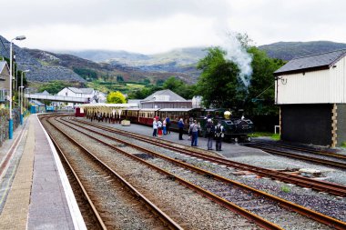FFESTINIOG, WALES - 29 Ağustos 2016: Snowdonia Ulusal Parkı, Galler, Birleşik Krallık, Avrupa 'daki Ffestiniog Buhar Demiryolu
