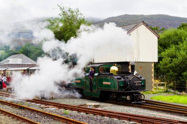 FFESTINIOG, WALES - 29 Ağustos 2016: Snowdonia Ulusal Parkı, Galler, Birleşik Krallık, Avrupa 'daki Ffestiniog Buhar Demiryolu