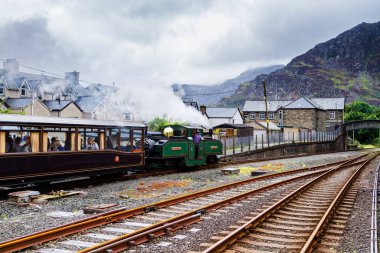 FFESTINIOG, WALES - 29 Ağustos 2016: Snowdonia Ulusal Parkı, Galler, Birleşik Krallık, Avrupa 'daki Ffestiniog Buhar Demiryolu