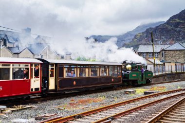 FFESTINIOG, WALES - 29 Ağustos 2016: Snowdonia Ulusal Parkı, Galler, Birleşik Krallık, Avrupa 'daki Ffestiniog Buhar Demiryolu